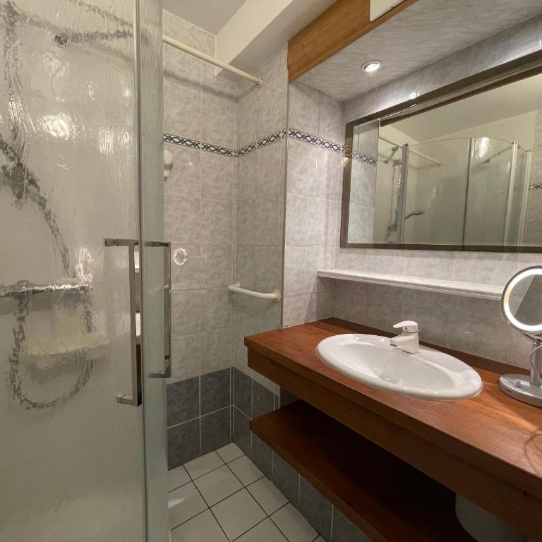 Resse - Appartement 3 pieces centre village - Two-Bedroom Apartment - 7