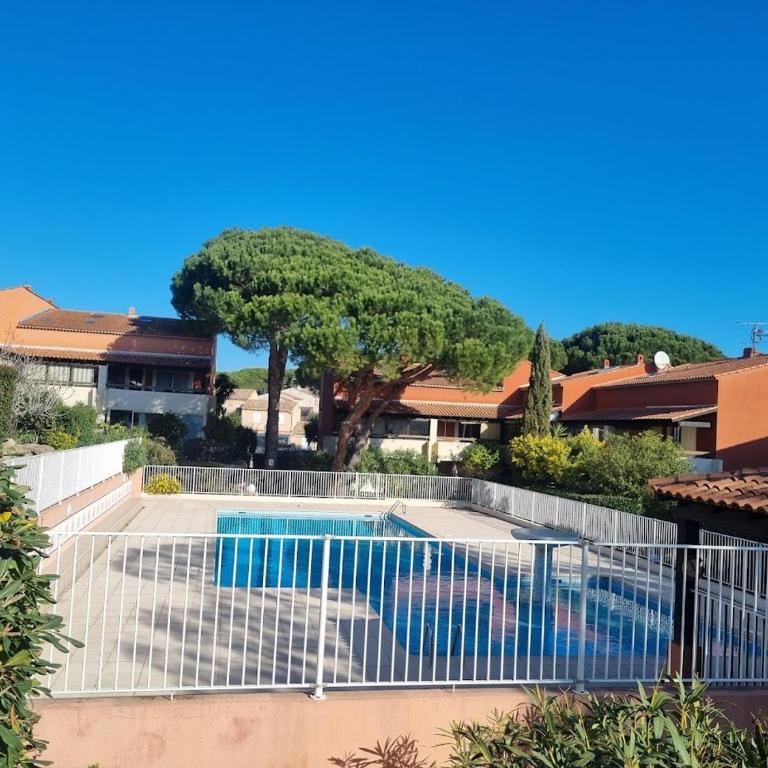 Charmant studio lumineux avec piscine CLIMATISATION - One-Bedroom Apartment - 1