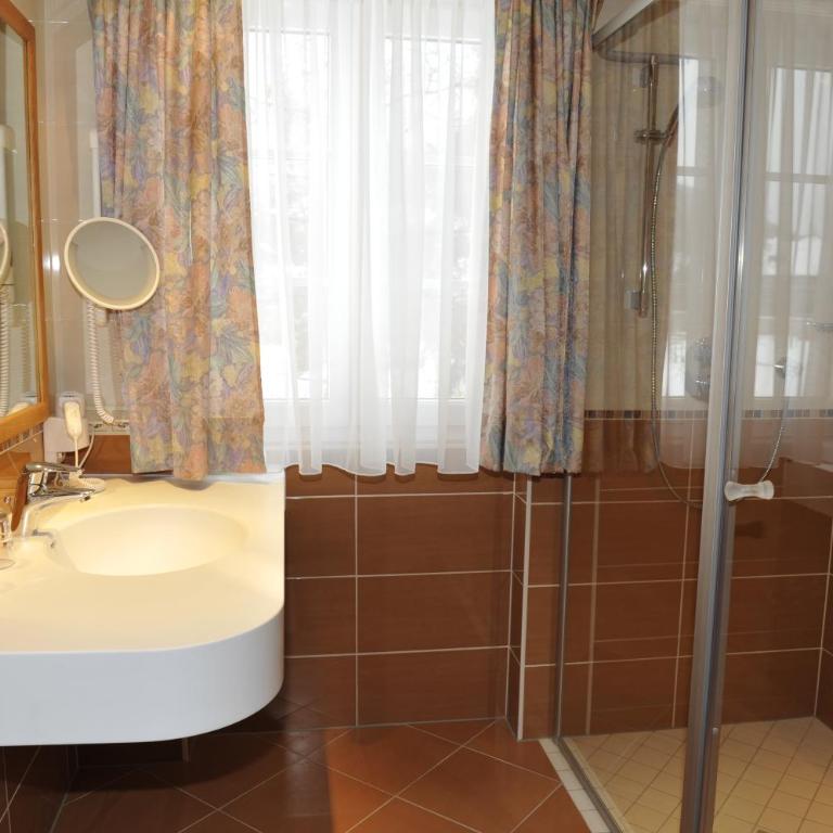 Pension Hochleitner am Schloßpark - Deluxe Doppelzimmer - 9
