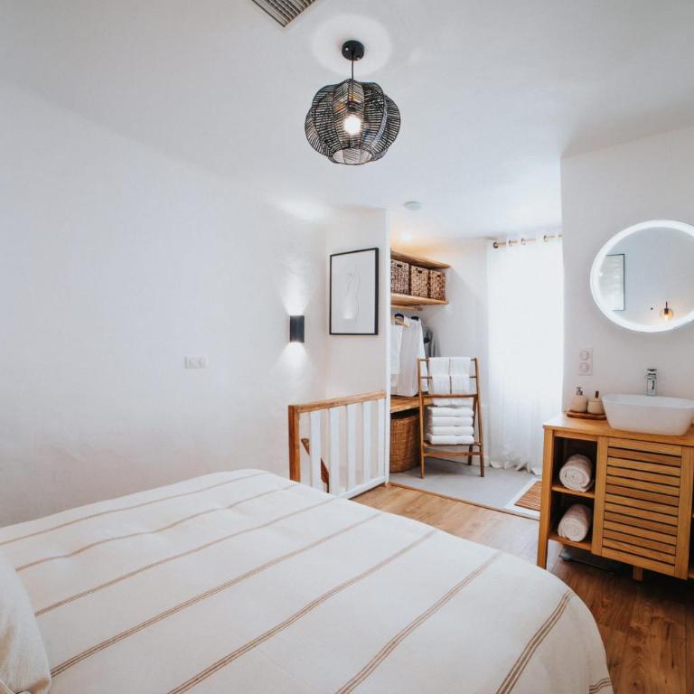 Perfect family-oriented and recently renovated townhouse in the old Antibes - Appartement - 34