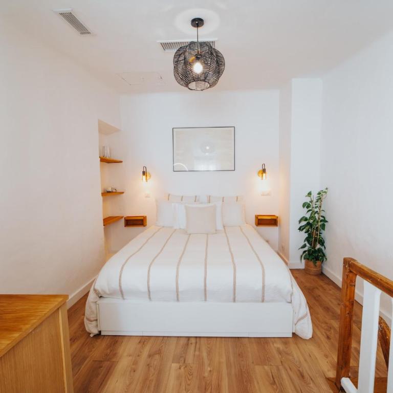 Perfect family-oriented and recently renovated townhouse in the old Antibes - Appartement - 36