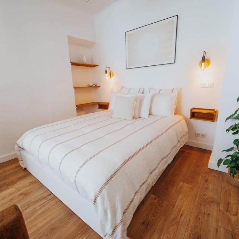 Perfect family-oriented and recently renovated townhouse in the old Antibes - Appartement - 35