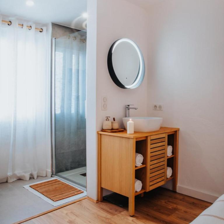 Perfect family-oriented and recently renovated townhouse in the old Antibes - Appartement - 41