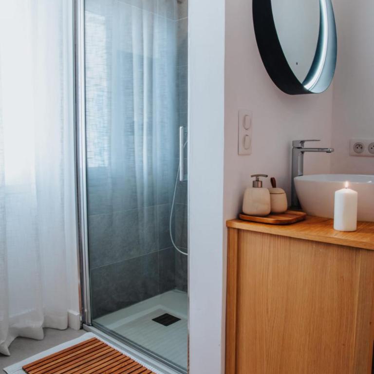 Perfect family-oriented and recently renovated townhouse in the old Antibes - Appartement - 43
