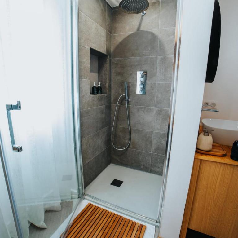 Perfect family-oriented and recently renovated townhouse in the old Antibes - Appartement - 44
