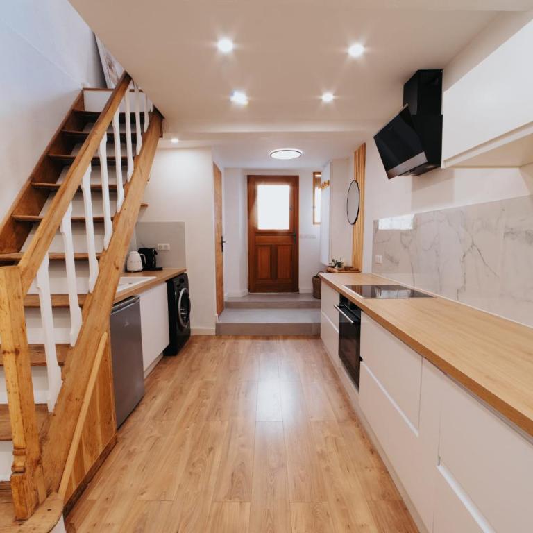 Perfect family-oriented and recently renovated townhouse in the old Antibes - Appartement - 6