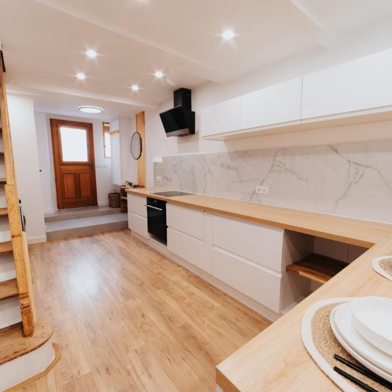 Perfect family-oriented and recently renovated townhouse in the old Antibes - Appartement - 5