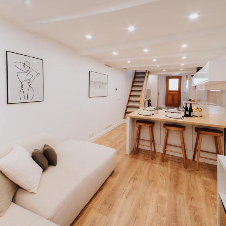 Perfect family-oriented and recently renovated townhouse in the old Antibes - Appartement - 1