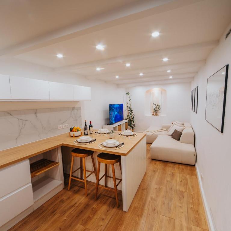 Perfect family-oriented and recently renovated townhouse in the old Antibes - Appartement - 8