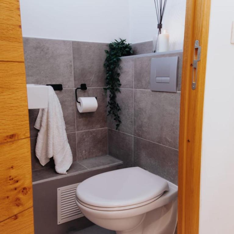 Perfect family-oriented and recently renovated townhouse in the old Antibes - Appartement - 47