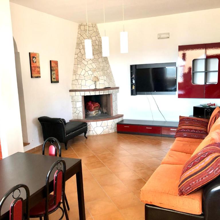 Villa Badessa - Two-Bedroom Villa - 12