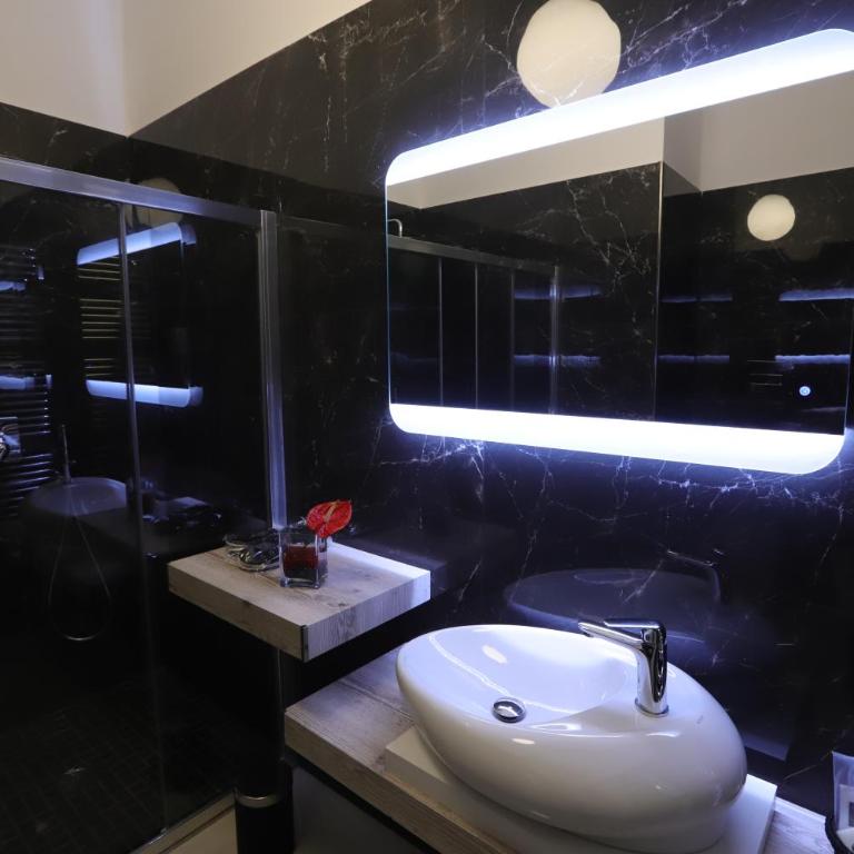 Mecla Suites - Suite con Balcone - 12