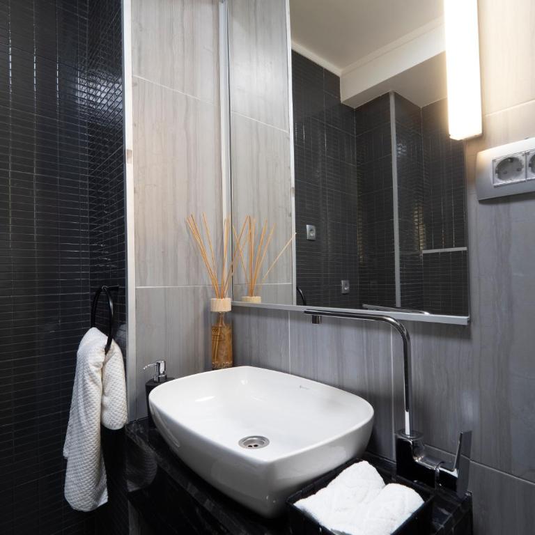 Misisuone Apartments Budva - Dvokrevetna Soba sa Bračnim Krevetom i Terasom - 4