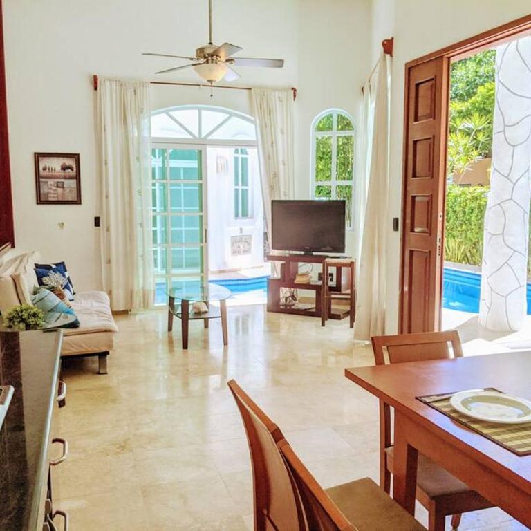 9br 6ba Large groups! Best location in town Walk to beach, 5th ave Cozumel ferry, shopping, nightlife! Roof plunge pool!! Castillo Playacar Fase 1 25max - Vacation Home - 8