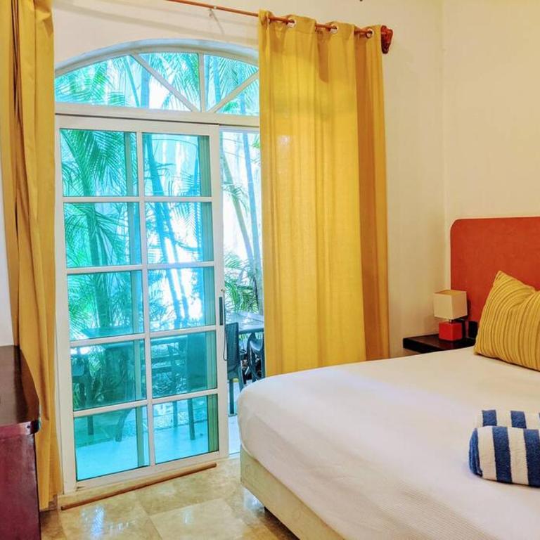 9br 6ba Large groups! Best location in town Walk to beach, 5th ave Cozumel ferry, shopping, nightlife! Roof plunge pool!! Castillo Playacar Fase 1 25max - Vacation Home - 16