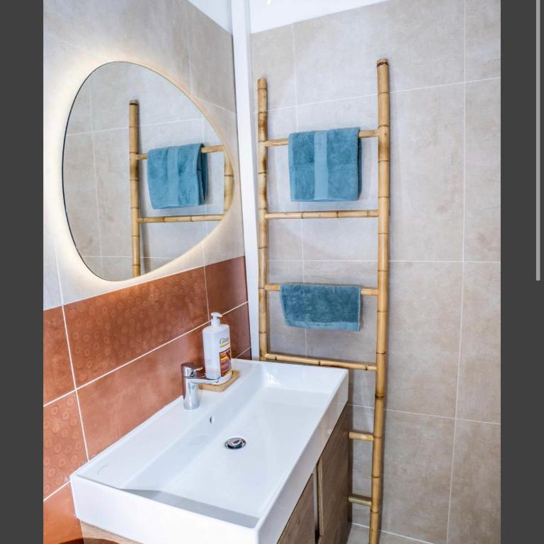 Luxe calme et volupté avec vue panoramique sur le vieux port - Appartement 1 Chambre - 23