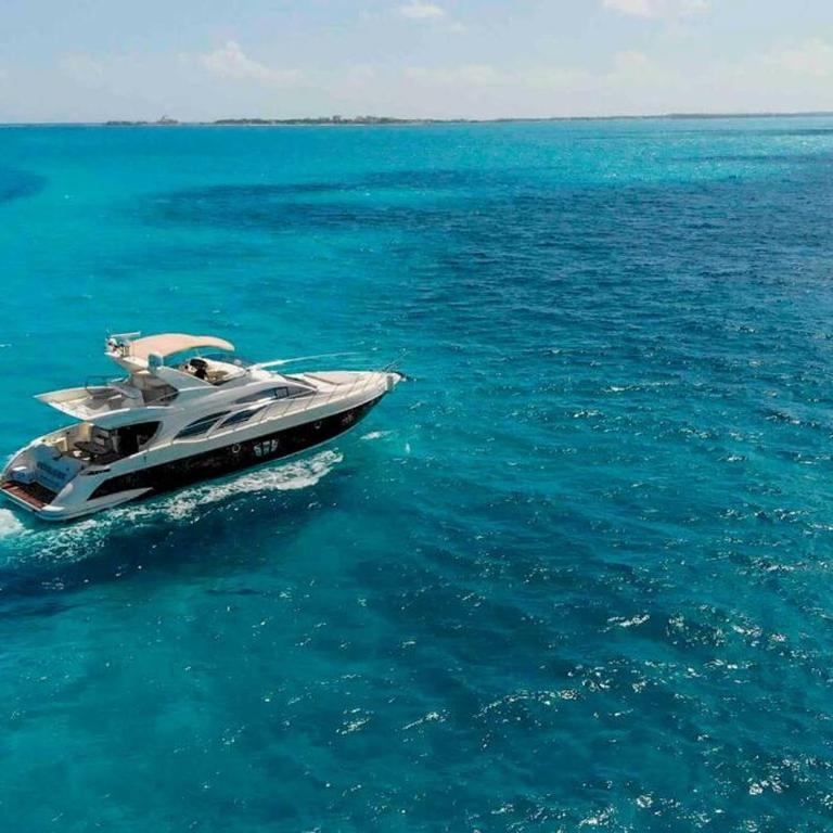 PH Ocean Front w/ Chef and yatch Rental - Three-Bedroom Apartment - 11