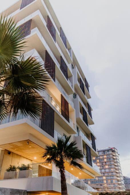 PH Ocean Front w/ Chef and yatch Rental - Three-Bedroom Apartment - 43