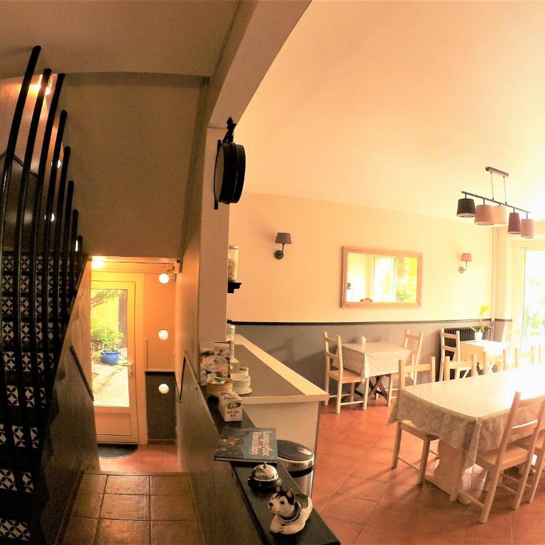 La Villa Carcassonne, Chambres d hôtes, B&B, face à la Cité Médiévale - Double or Twin Room with Garden View - 8