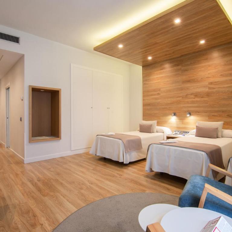 Hotel Monte Puertatierra - Habitación Doble con cama supletoria - 2 camas - 2