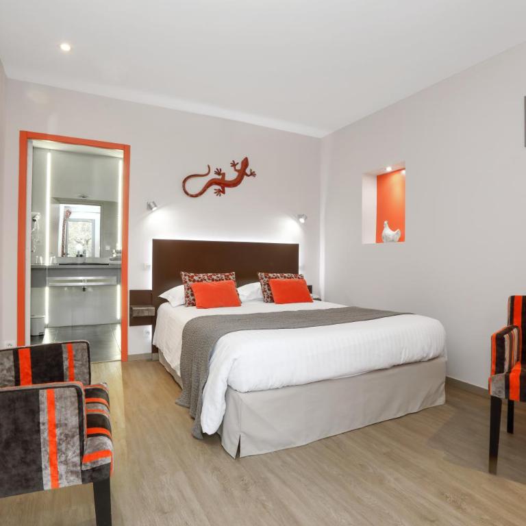 Hotel Le Mas de Castel - Piscine chauffee - Chambre Double Supérieure avec Terrasse - 11