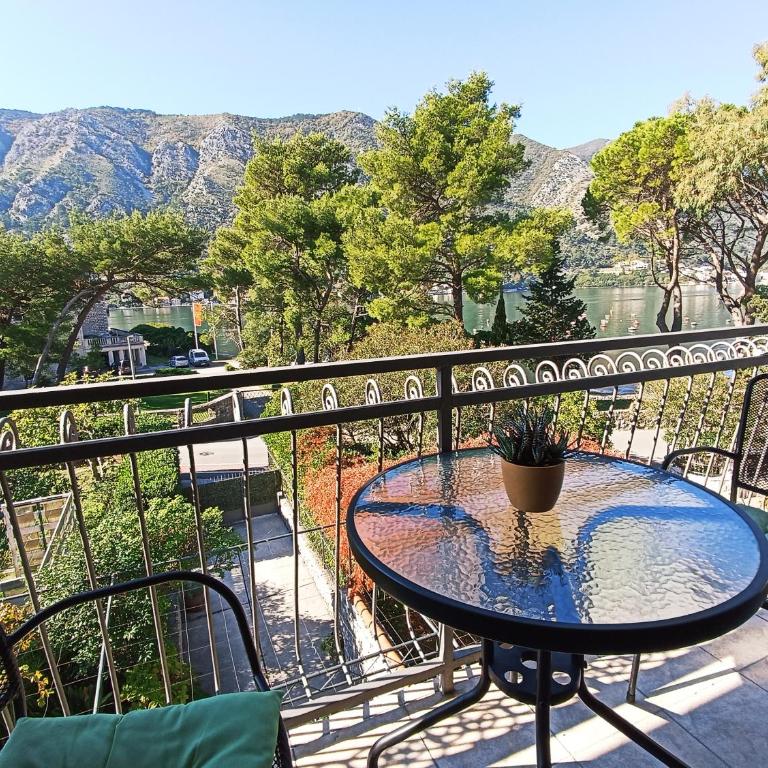 Apartments Vojvoda - One-Bedroom Apartment with Sea View and Balcony - 4