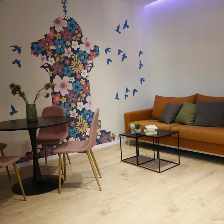 Blue and Rose Cozy - Quiet in the Best Location - Self Check-in - 5th Floor with Elevator - Apartment with Balcony - 10