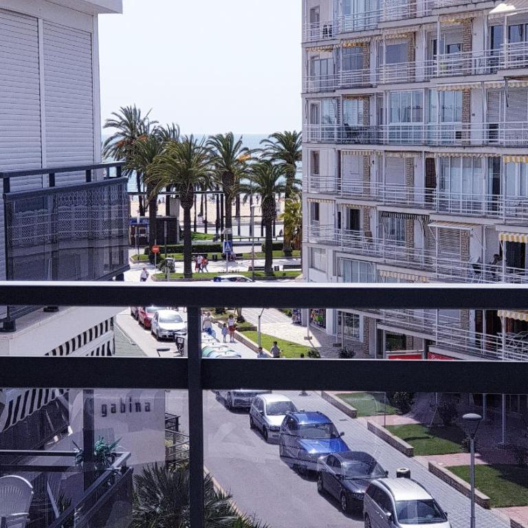 Apartamento playa LLevant mejor zona Salou - Apartment - 16