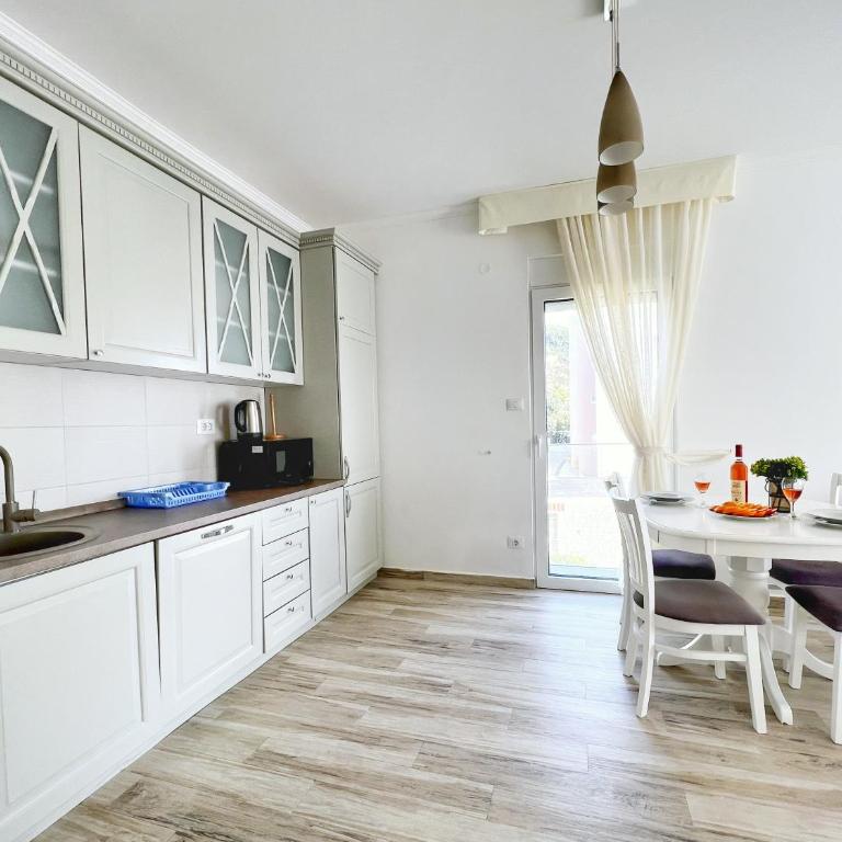Yourhome beach first line - Deluxe One-Bedroom Apartment with Terrace and Sea View - 20