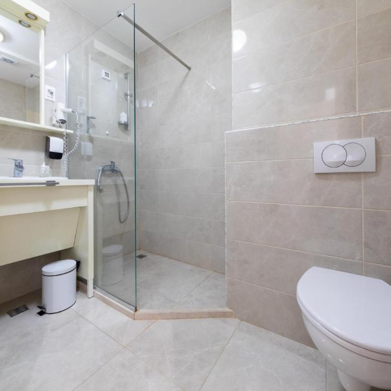 Villa Katarina - Dvokrevetna Soba sa Bračnim Krevetom sa Balkonom i Pogledom na More - 5