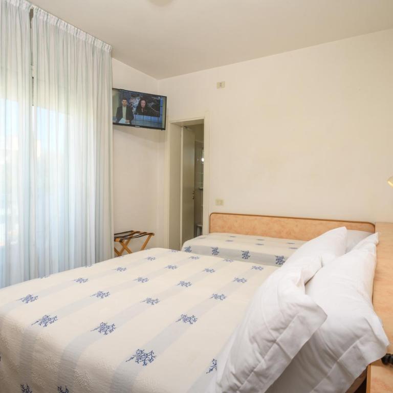 Hotel Villa Lina ANGOLO VIALE DANTE - Standard Triple Room - 4