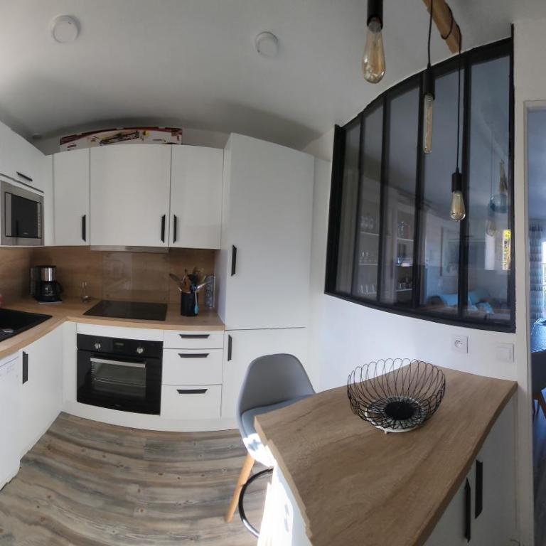VILLA AUX CAPELLANS SUR LA MARINA POUR 4 PERSONNES - vue Marina - Parking - plage à 5 min à pied - Two-Bedroom House - 5