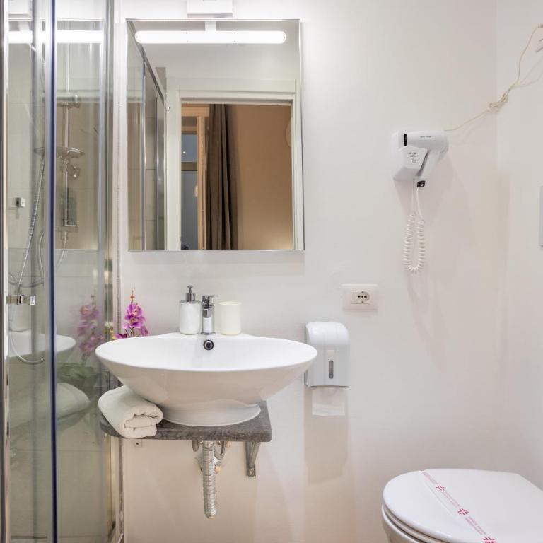 Palermo Bella Rooms - Double Room with Private Bathroom - 7