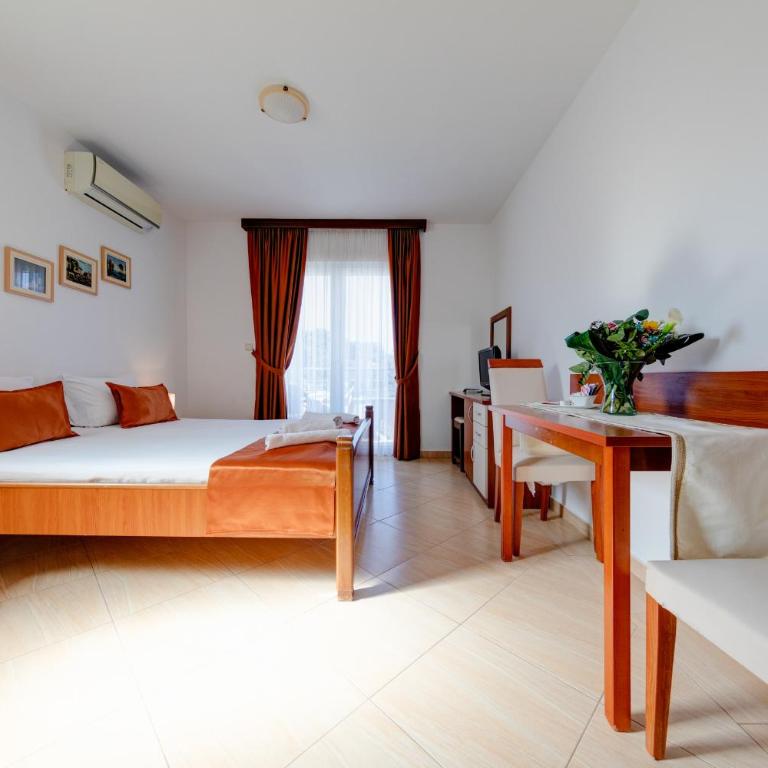 Petrovac Holiday Apartments - Studio with Sea View - 1