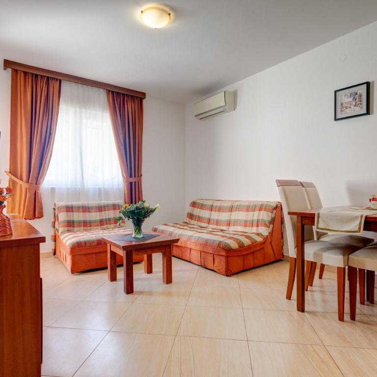Petrovac Holiday Apartments - One-Bedroom Apartment with Balcony - 2