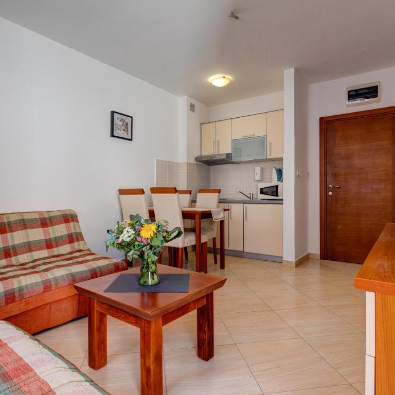 Petrovac Holiday Apartments - One-Bedroom Apartment with Balcony - 1