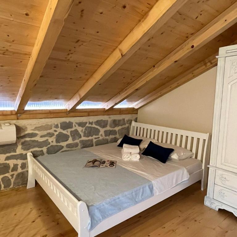 Casa Vecchia - One-Bedroom House - 37
