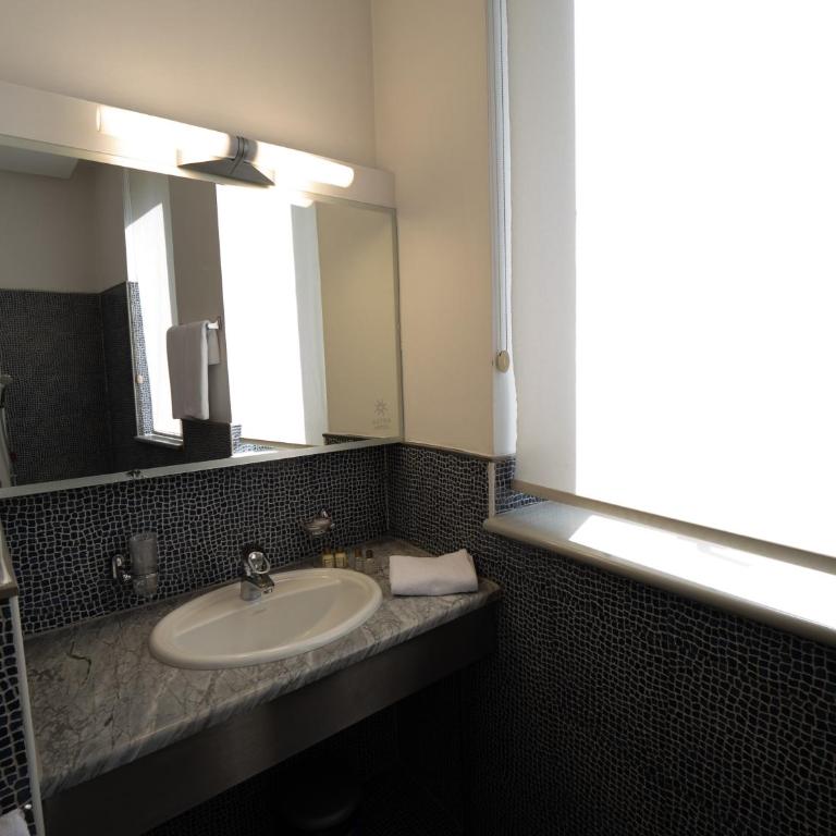 Hotel Astra - Deluks Dvokrevetna Soba s Bračnim Krevetom (2 odrasle osobe + 1 dete) - 9