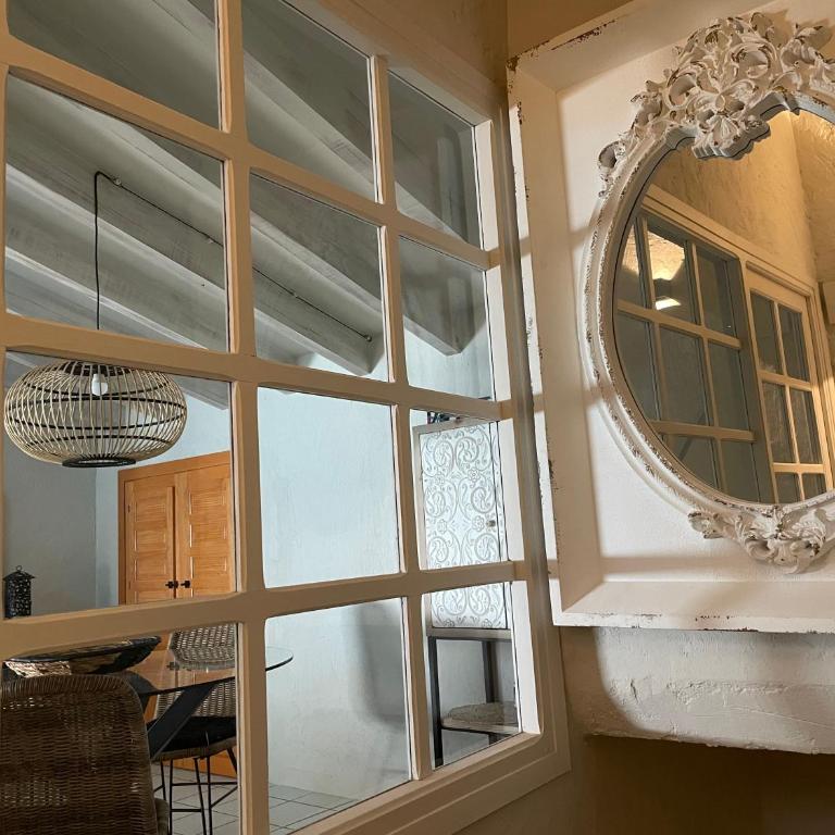 Precioso Apartamento Boutique El Amante - Habitación con cama grande y vistas al mar - 15