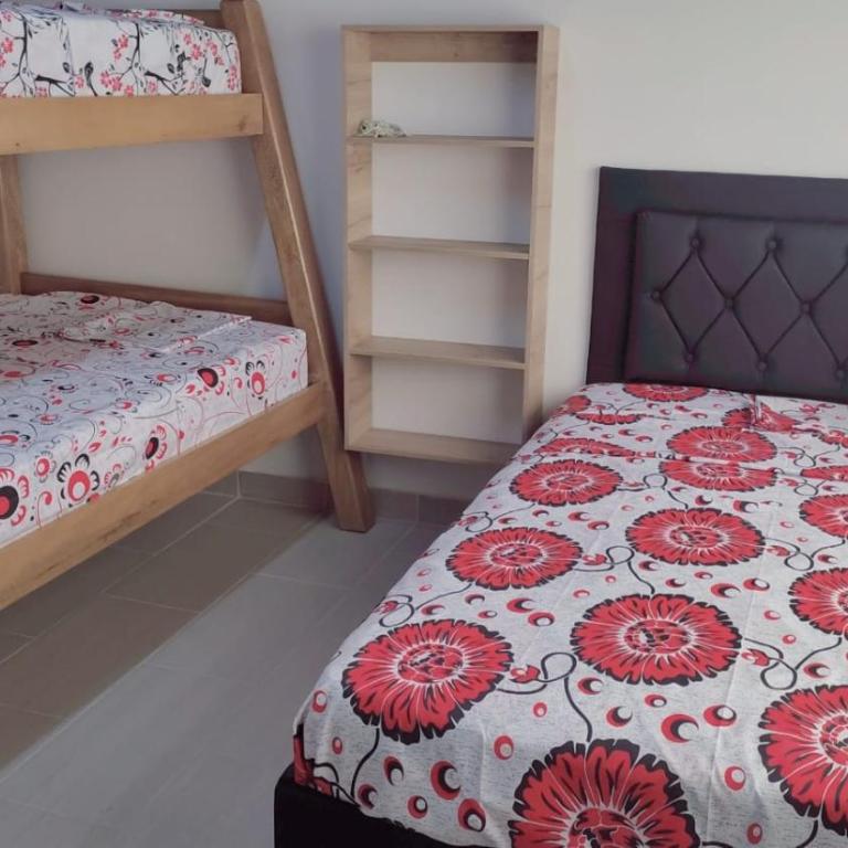 AMPLIO APARTAMENTO AMOBLADO SECTOR LAURELES-ESTADIO Paris - Apartamento de 2 dormitorios - 1