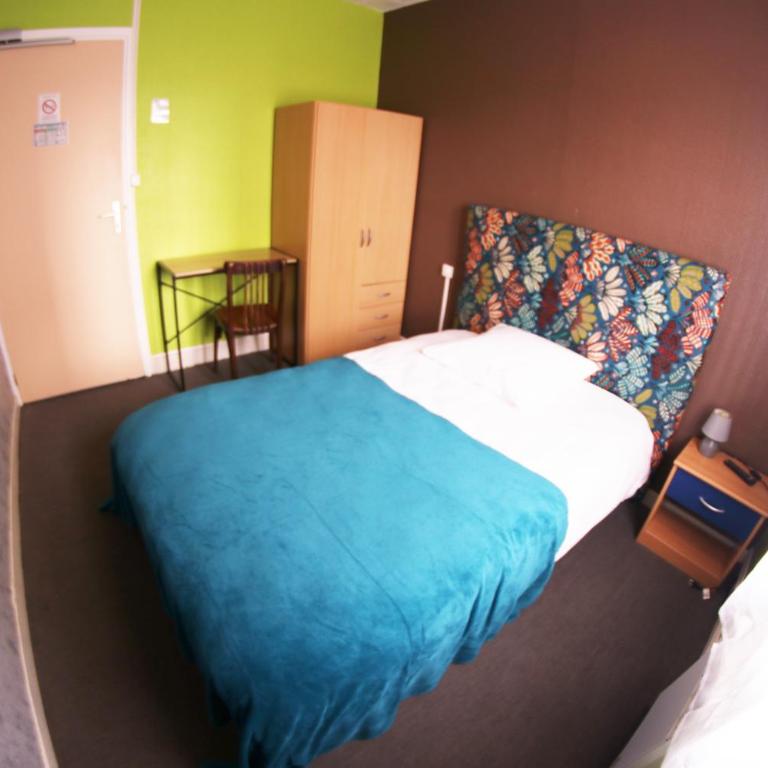 Hotel & Cantine De La Plage - Chambre pour 1 Personne avec Salle de Bains Commune - 1