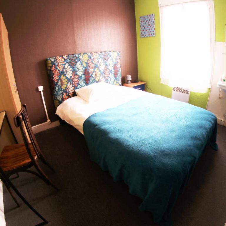 Hotel & Cantine De La Plage - Chambre pour 1 Personne avec Salle de Bains Commune - 2