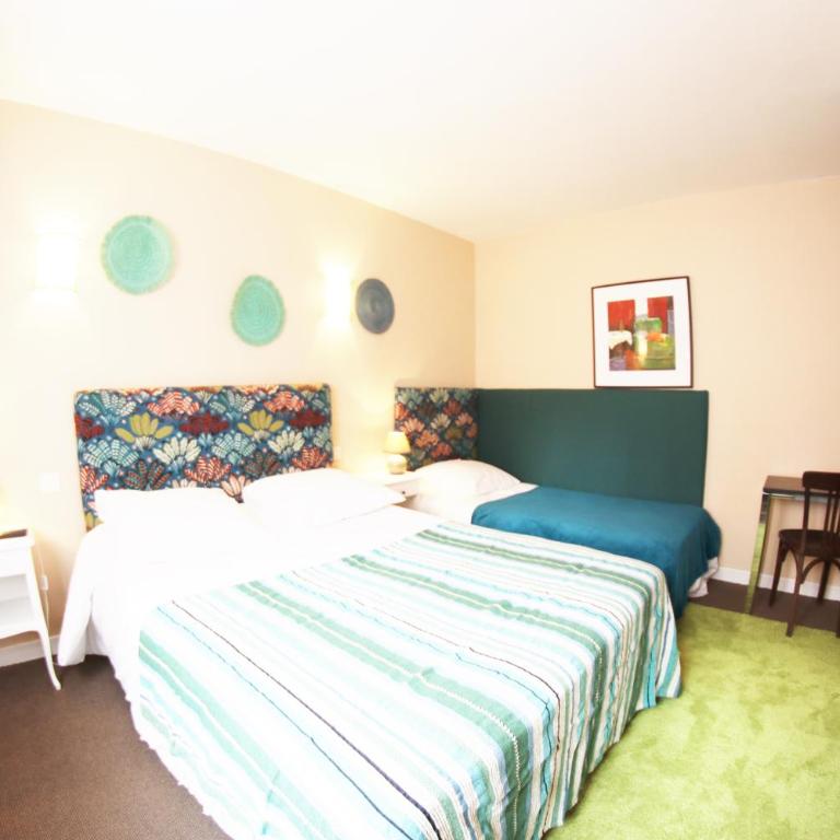 Hotel & Cantine De La Plage - Chambre Triple avec Douche et Toilettes - 2