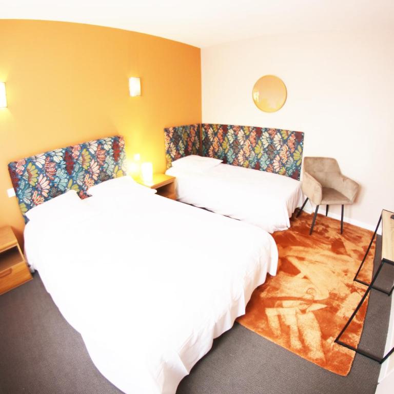 Hotel & Cantine De La Plage - Chambre Triple avec Douche et Toilettes - 3
