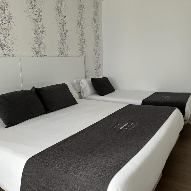 Hotel Avelina - Habitación Doble con cama supletoria - 8