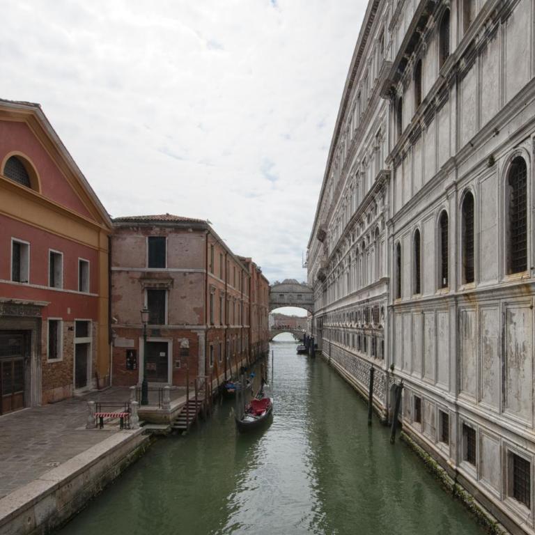 San Giacomo Venezia - Camera Matrimoniale/Doppia con Letti Singoli con Bagno in Comune - 19