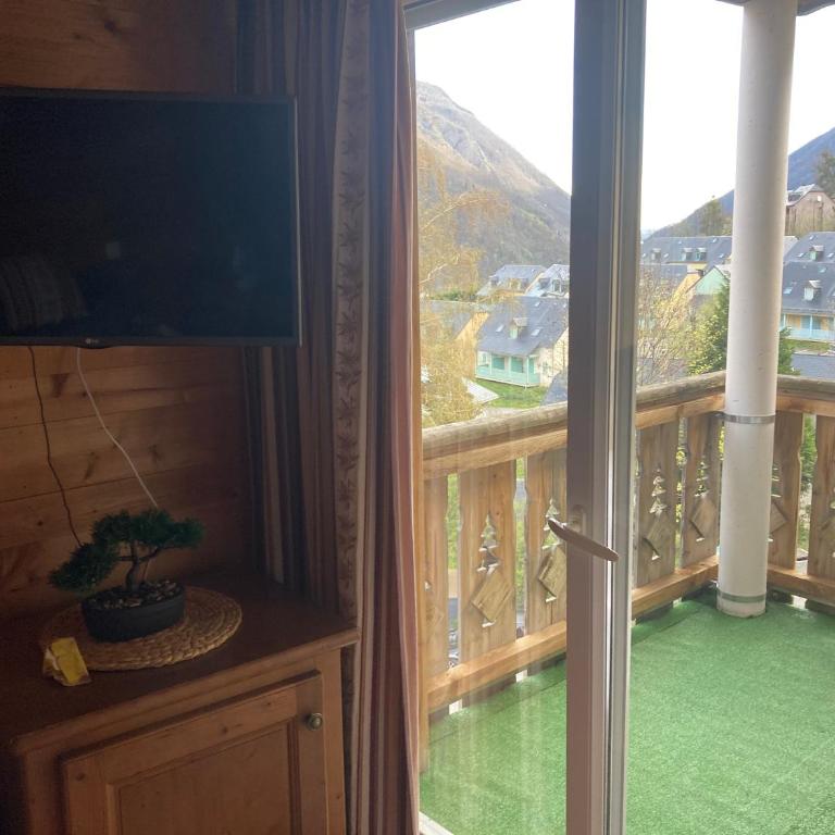 Appartement 4/6 pers 38m2, vue montagne, piscine chauffée, 500m centre ville - Appartement 2 Chambres - 7