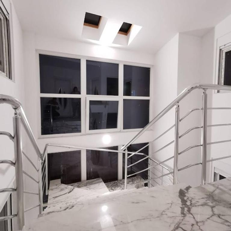 Apartman Square - Two-Bedroom Apartment - 1