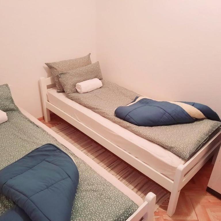 Apartman Square - Two-Bedroom Apartment - 25