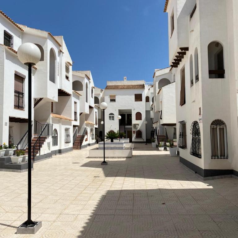 Apartment El Paraiso, 3 Bed 2 bath, 300M from the sea - Three-Bedroom Apartment - 1